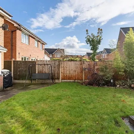 Spacious 3-Bed Home - Nature Reserve Retreat Ince-in-Makerfield Exterior photo