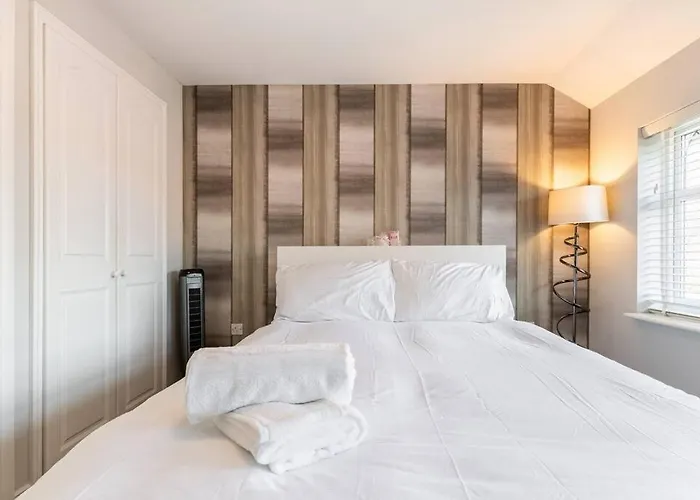 Spacious 3-Bed Home - Nature Reserve Retreat