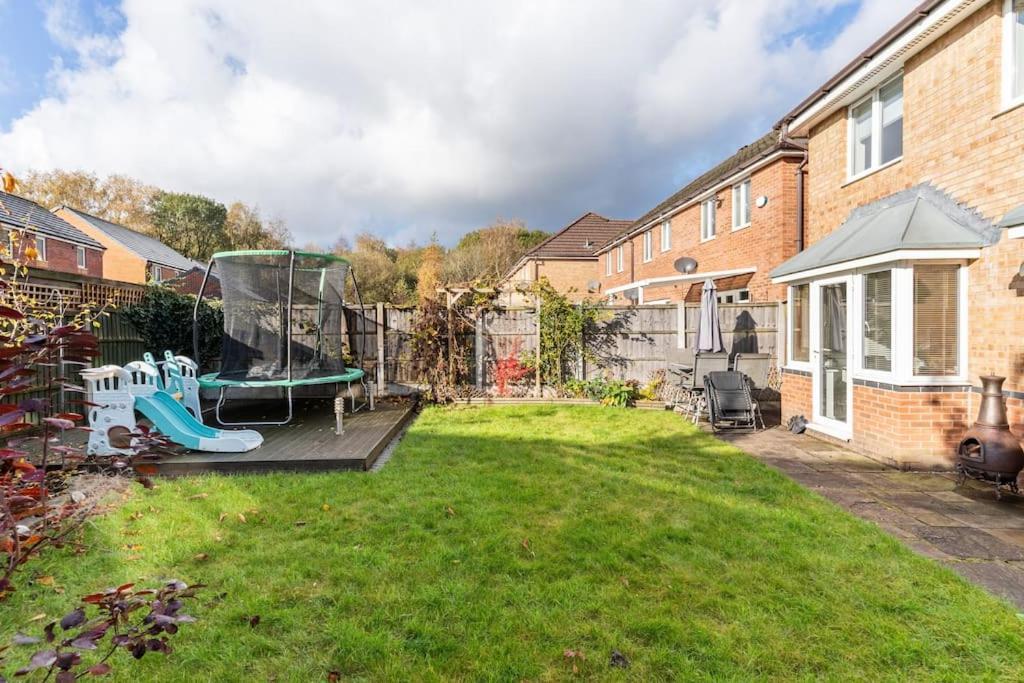 Spacious 3-bed - Nature Reserve Retreat Ince-in-Makerfield