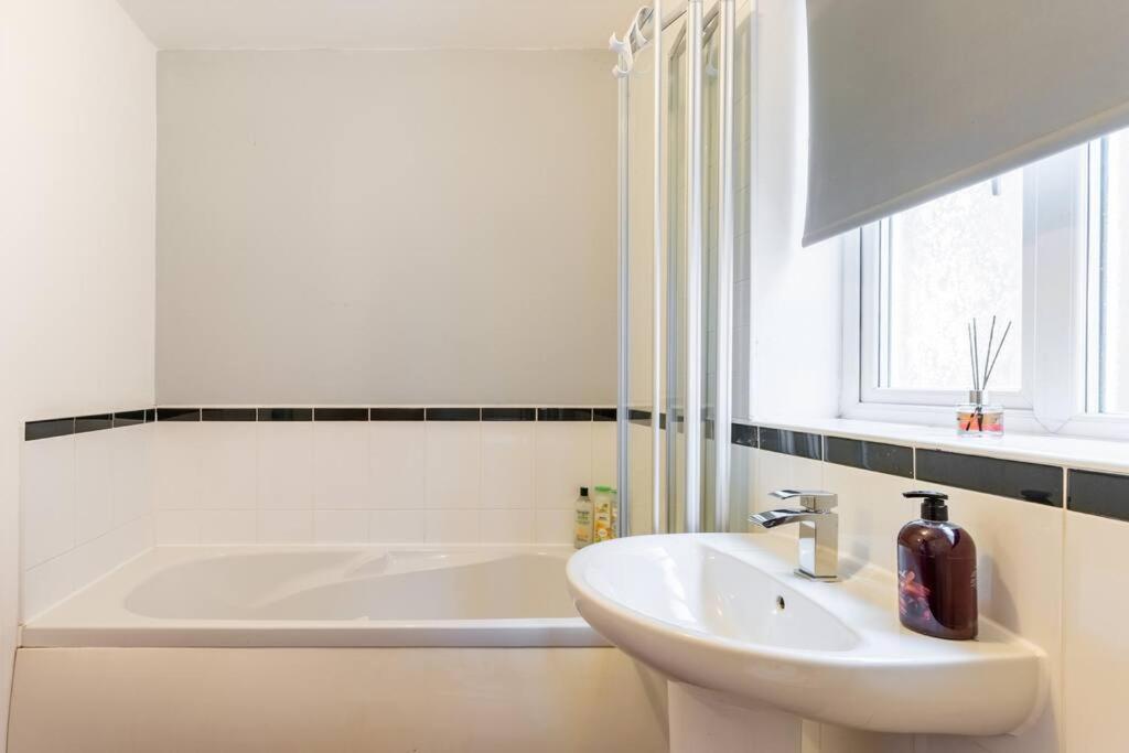 Spacious 3-bed - Nature Reserve Retreat Holiday home *
